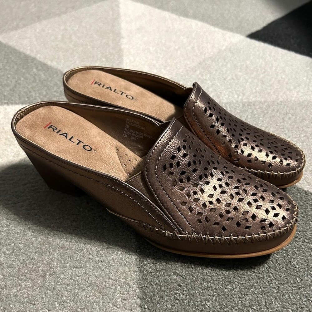 RIALTO Sedona Clogs/Mules Gold/Metallic‎ Women's Size 7M